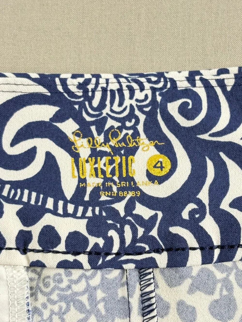 Lilly Pulitzer Luxletic Blue White Paisley Tile Print Leggings Pants Size 4 - Picture 4 of 10